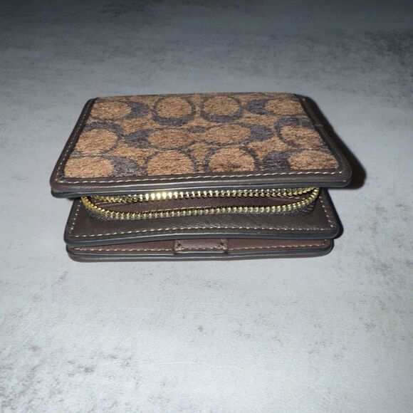 Coach Snap Wallet In Signature Chenille CCQ32  Gold - Picture 5 of 9